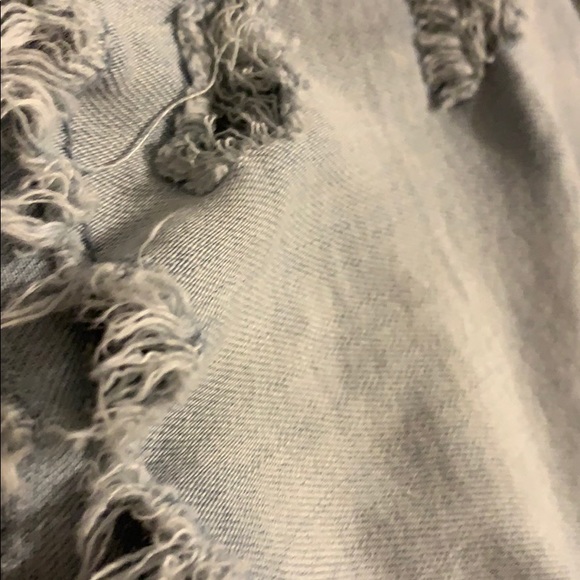 Light ripped jean shorts - Picture 2 of 6